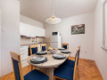 Apartman 2, Vida's Place s bazenom blizu mora, Malinska, otok Krk Malinska